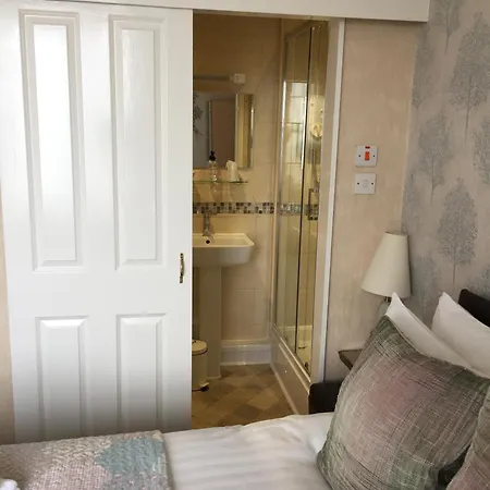 The Leeway Guest house 4*
